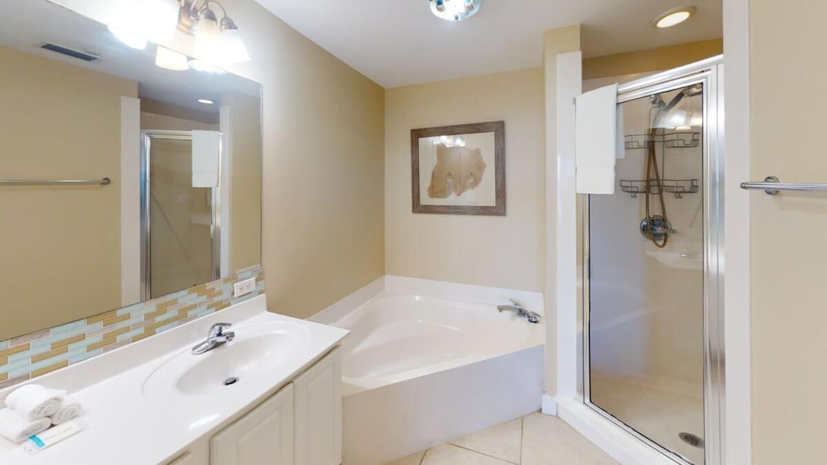 Brightly Furnished Beachfront By Brightwild- 7th Floor Gulf View! Holiday home